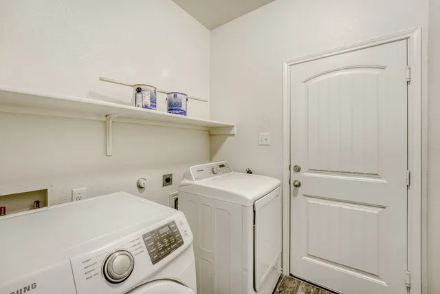 an empty room with a empty space and window