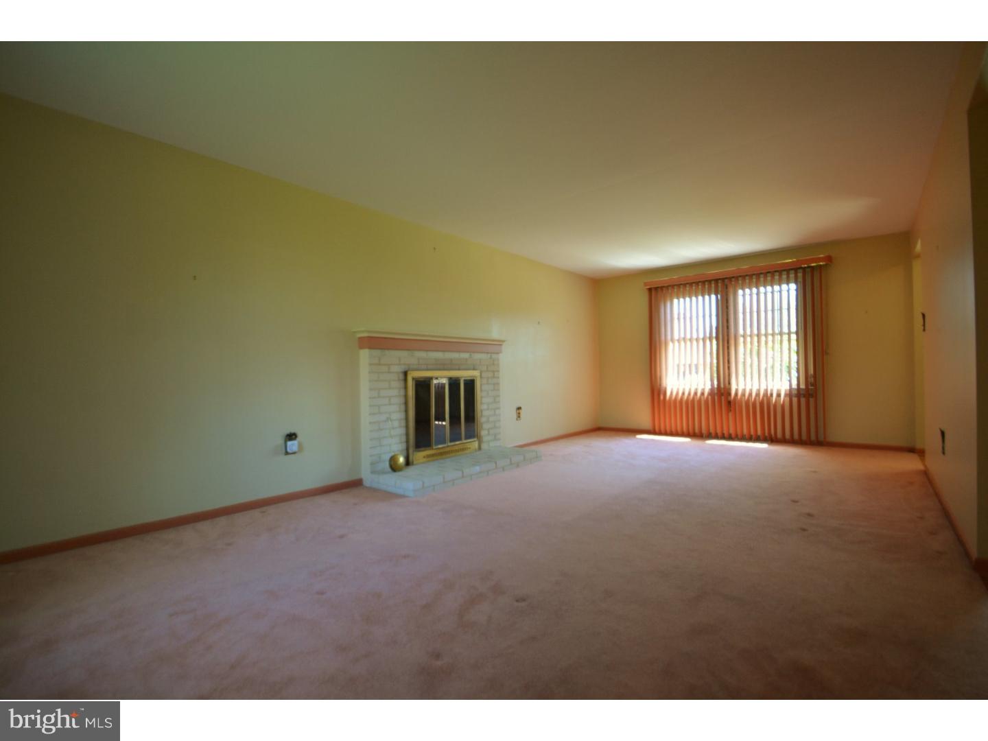 108 Morrison Road New Castle, DE 19720 - Photo 23 of 25 Living Room