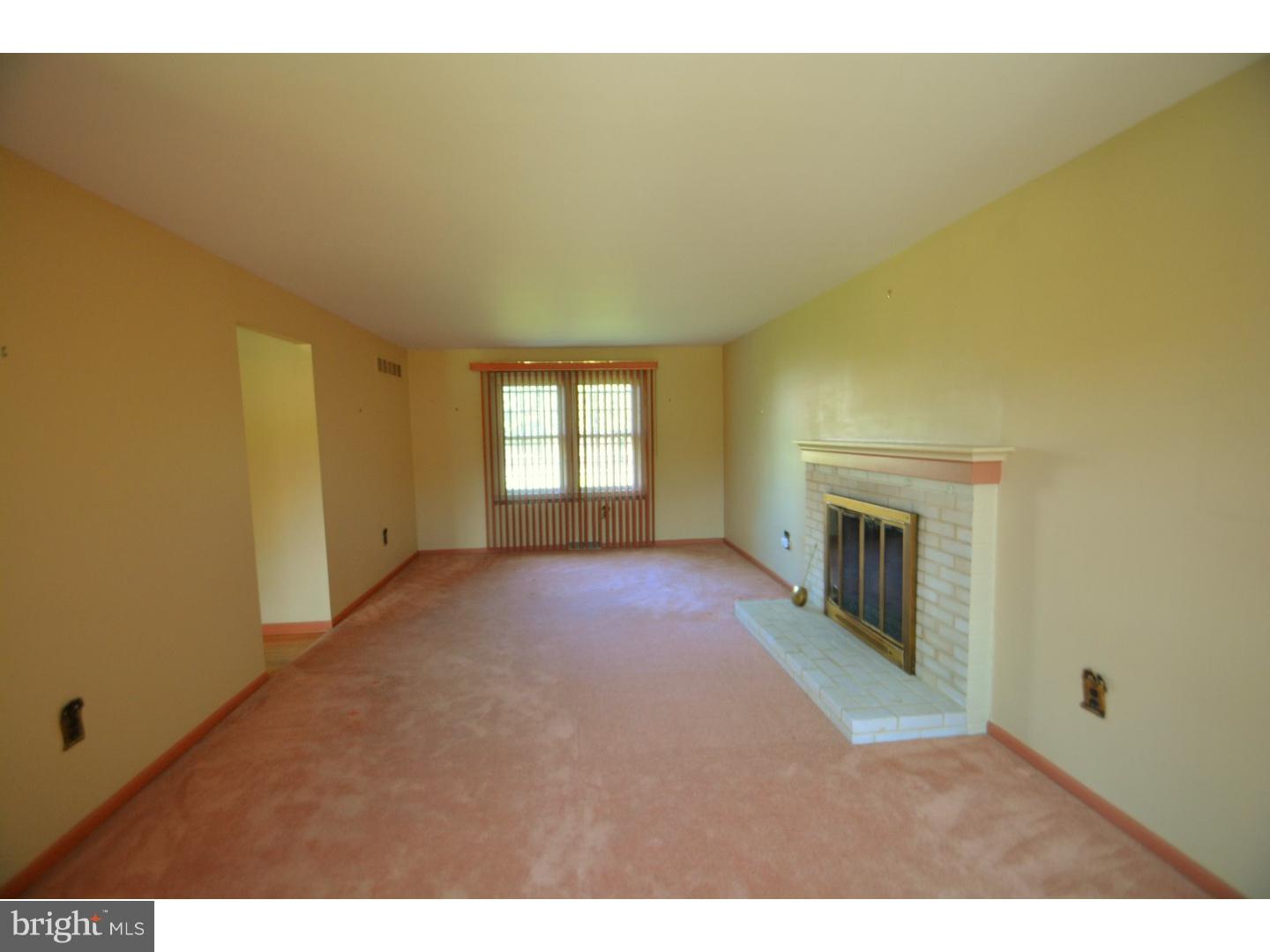 108 Morrison Road New Castle, DE 19720 - Photo 5 of 25 Living Room