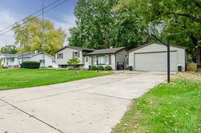 $285,000 | 1246 Adams Drive, St. Joseph, MI 49085