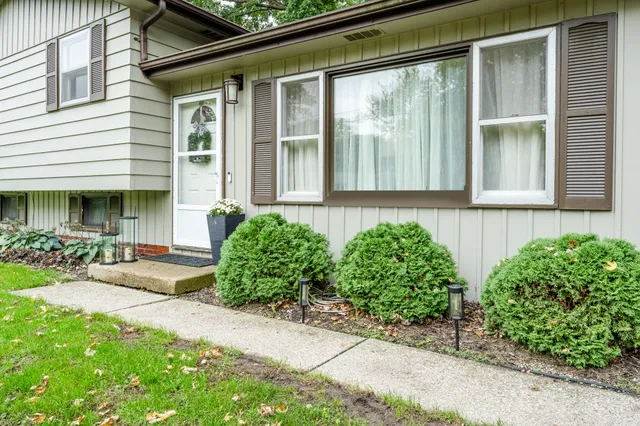 $285,000 | 1246 Adams Drive, St. Joseph, MI 49085