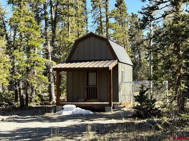 a view of yard with trees