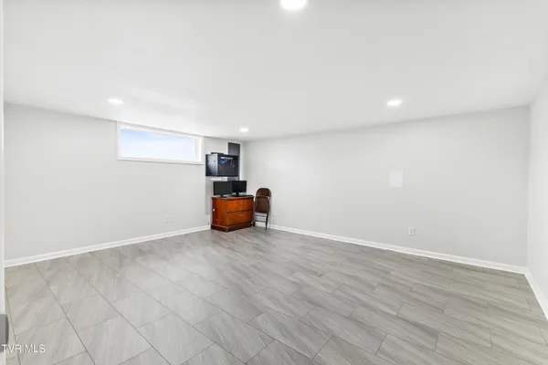 $2,300 | 630 Broad Street, Unit 2, Bristol, TN 37620