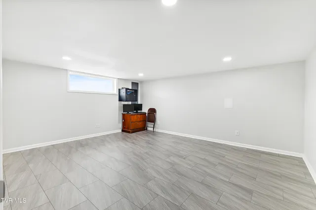 $2,300 | 630 Broad Street, Unit 2, Bristol, TN 37620