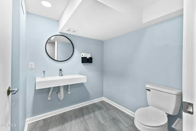 $2,300 | 630 Broad Street, Unit 2, Bristol, TN 37620