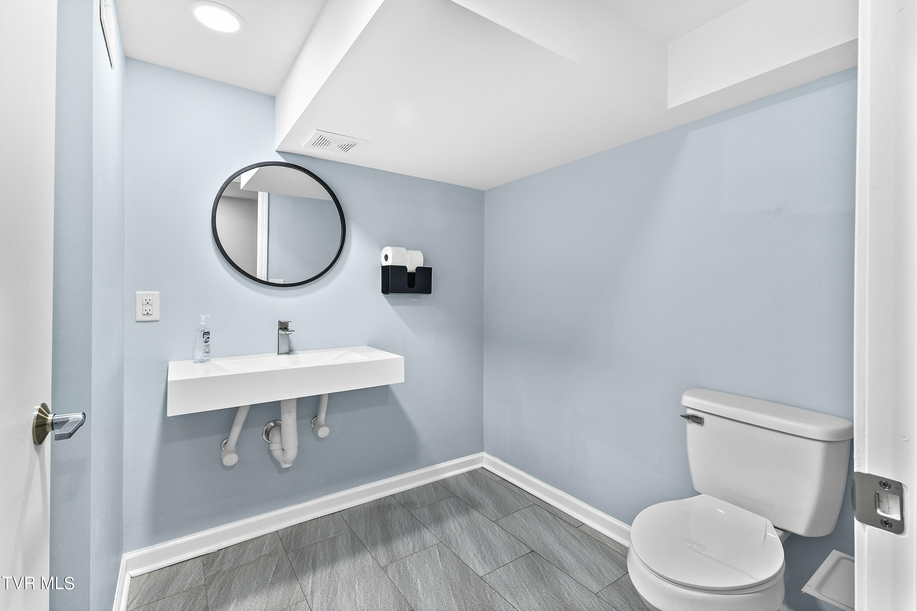 630 Broad Street, Unit 2 Bristol, TN 37620 - Photo 17 of 32 128A1212