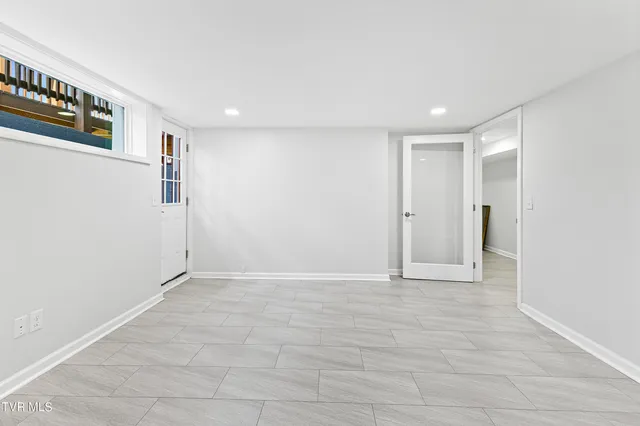 $2,300 | 630 Broad Street, Unit 2, Bristol, TN 37620