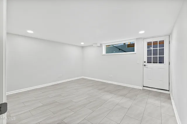 $2,300 | 630 Broad Street, Unit 2, Bristol, TN 37620