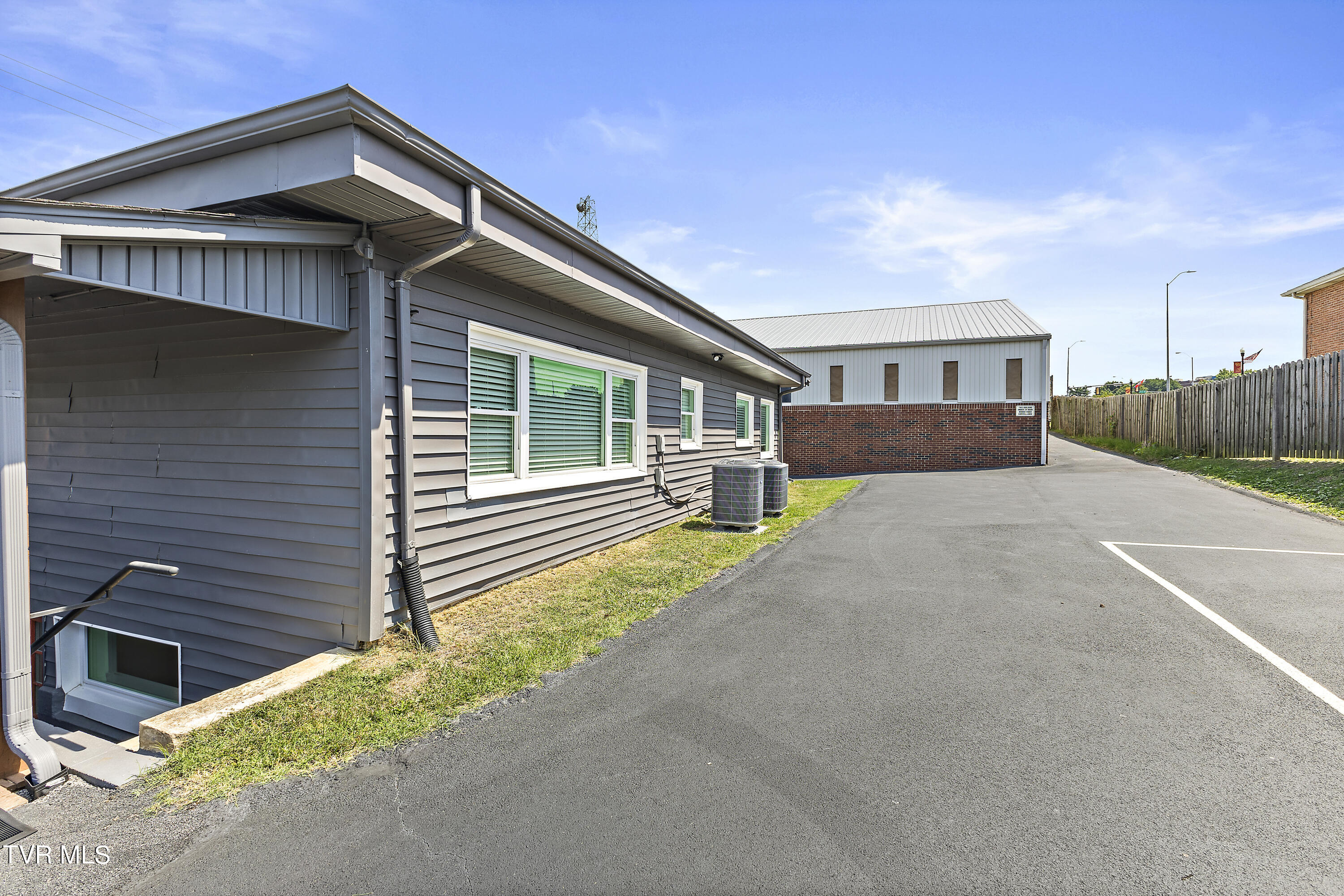 630 Broad Street, Unit 2 Bristol, TN 37620 - Photo 21 of 32 128A1200