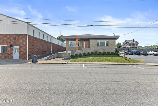 $2,300 | 630 Broad Street, Unit 2, Bristol, TN 37620