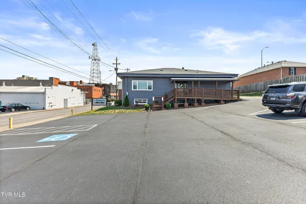 $2,300 | 630 Broad Street, Unit 2, Bristol, TN 37620