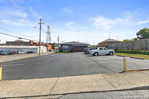 $2,300 | 630 Broad Street, Unit 2, Bristol, TN 37620