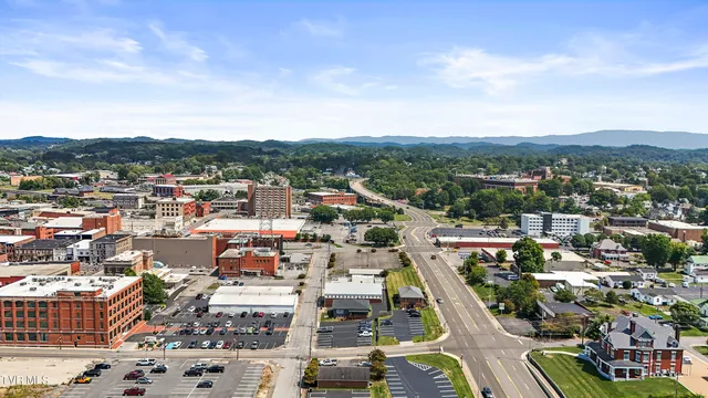 $2,300 | 630 Broad Street, Unit 2, Bristol, TN 37620