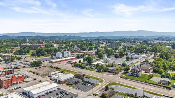 $2,300 | 630 Broad Street, Unit 2, Bristol, TN 37620