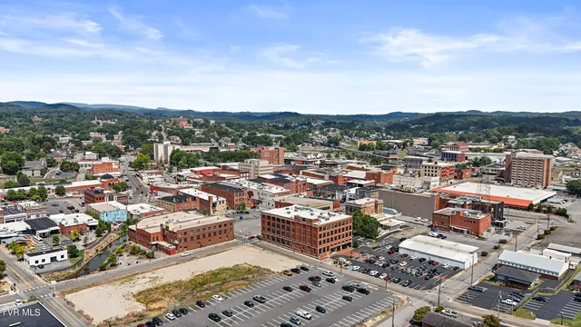 $2,300 | 630 Broad Street, Unit 2, Bristol, TN 37620