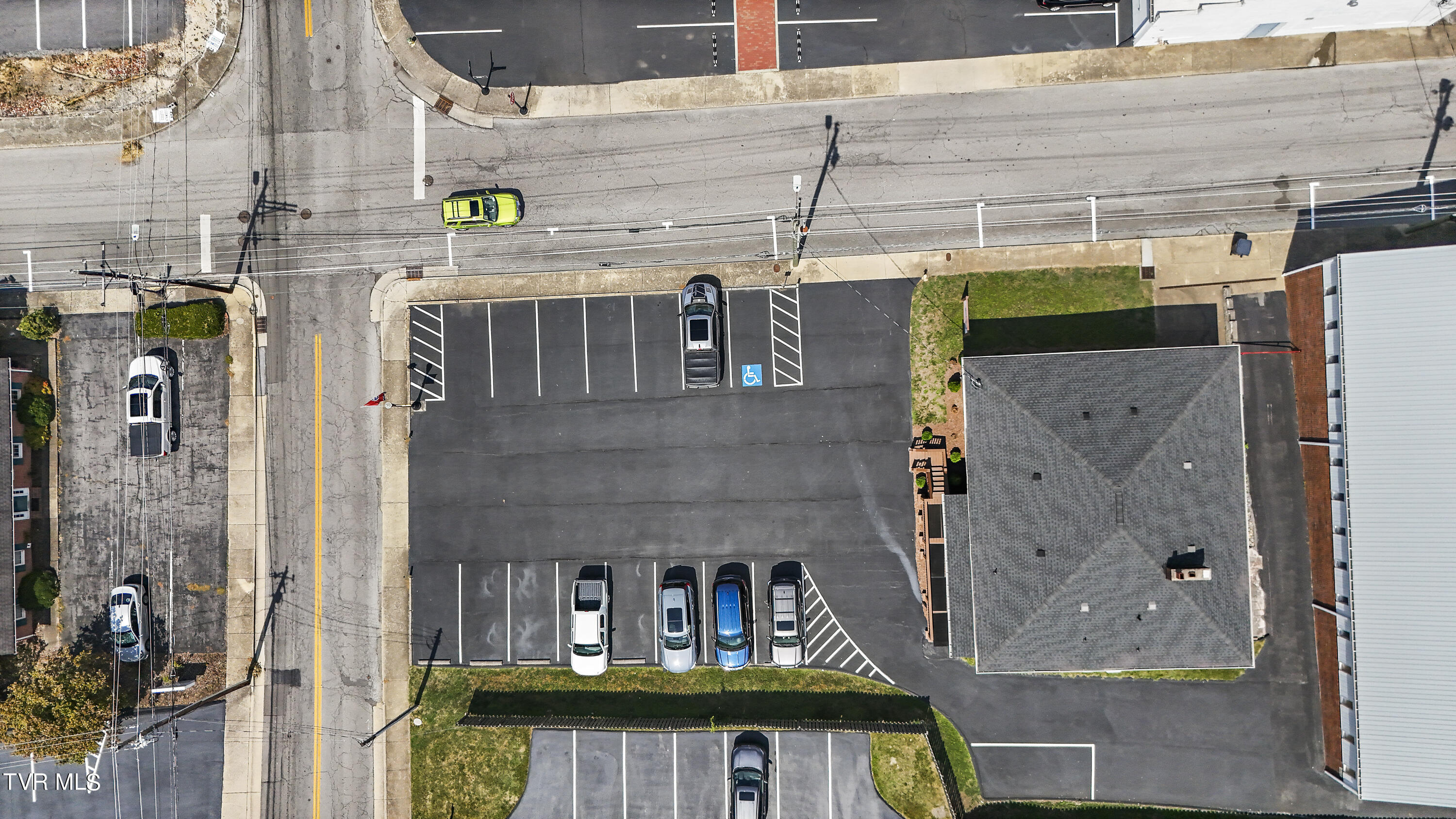 630 Broad Street, Unit 2 Bristol, TN 37620 - Photo 4 of 32 DJI_20240827142119_0177_D