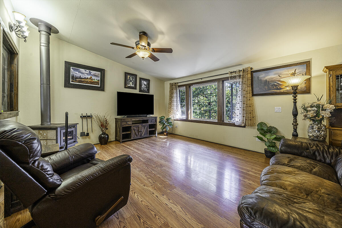 332 Rene Drive Shady Cove, OR 97539 - Photo 17 of 53 DSC02049-Edit