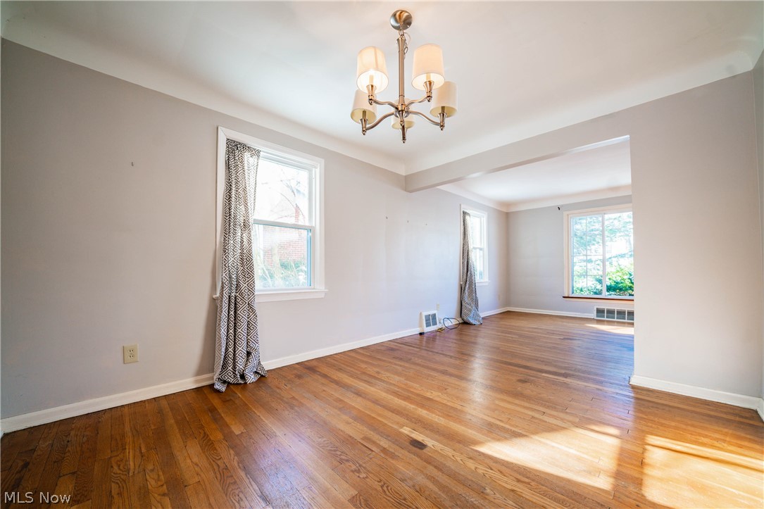 841 Englewood Road Cleveland Heights, OH 44121 - Photo 7 of 34