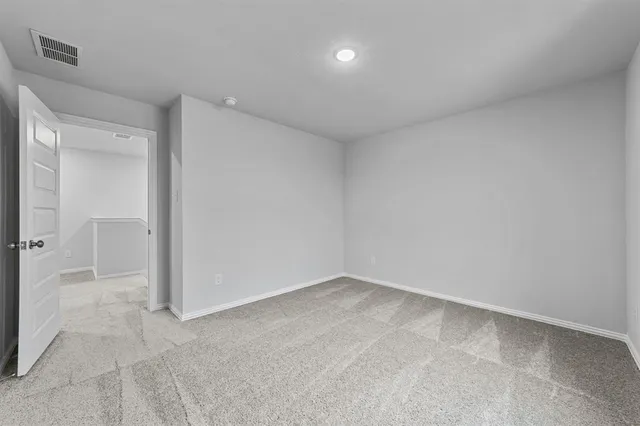 a view of yard with green space