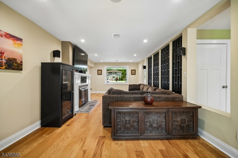 266 Milltown Road Springfield, NJ 07081 - Photo 3 of 32
