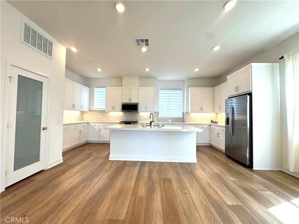106 Restore Irvine, CA 92618 - Photo 2 of 33 Kitchen