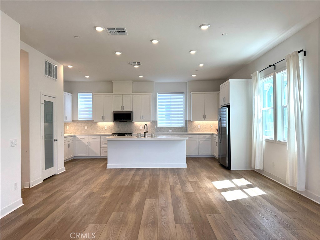 106 Restore Irvine, CA 92618 - Photo 3 of 33