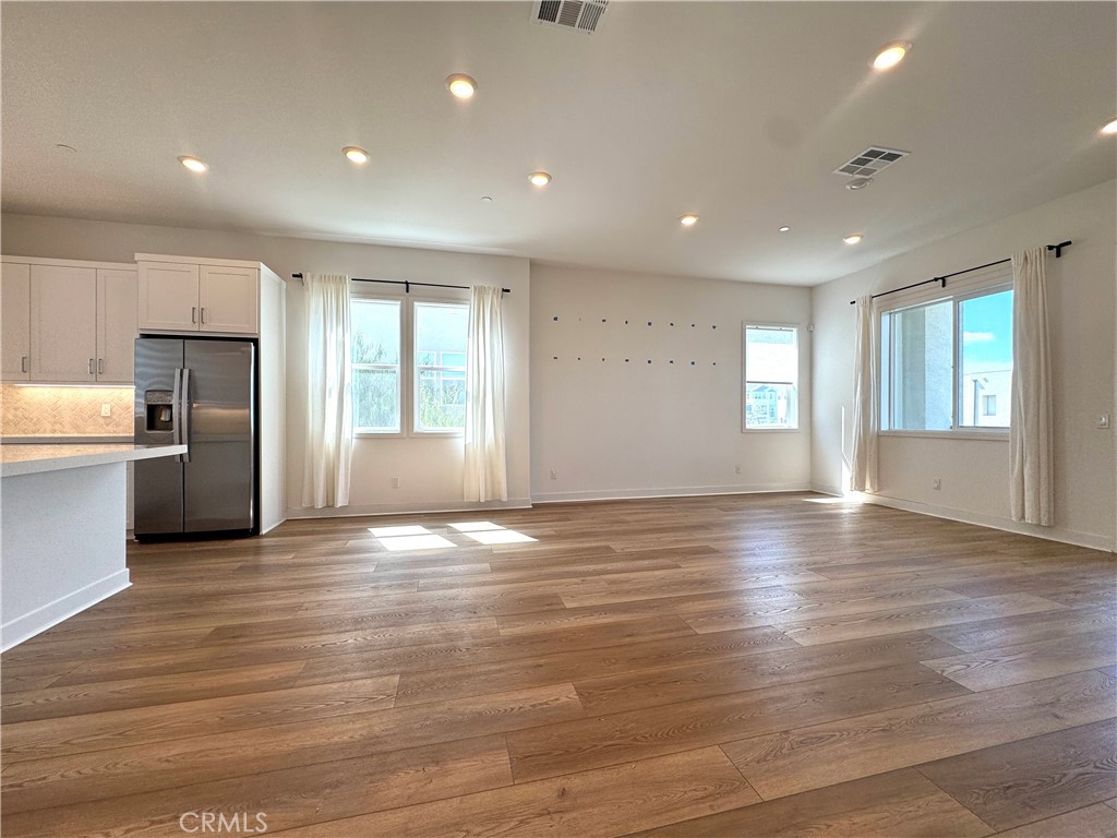 106 Restore Irvine, CA 92618 - Photo 4 of 33
