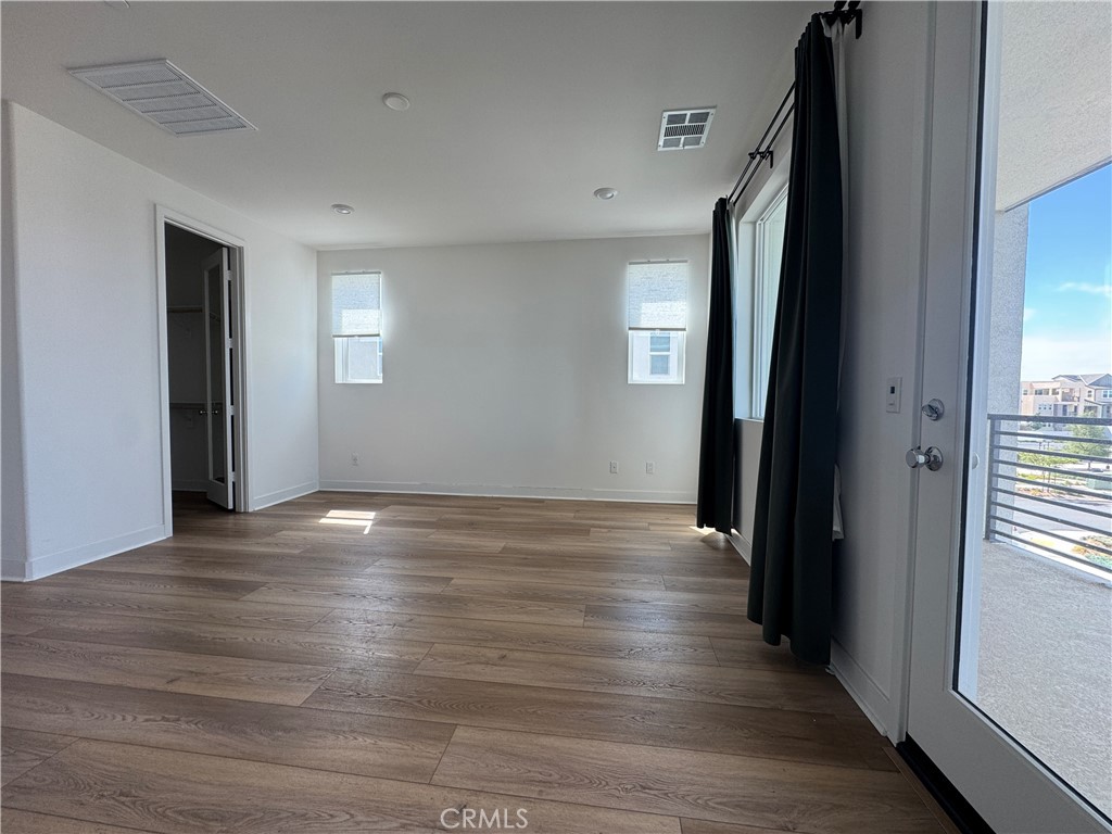 106 Restore Irvine, CA 92618 - Photo 7 of 33