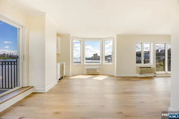 $1,148,000 | 6315 City Place, Edgewater, NJ 07020