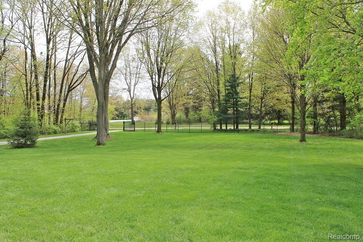 51250 Hanford Road Canton, MI 48187 - Photo 67 of 74 Front Yard.jpg