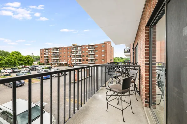$259,900 | 200 Sanders Ferry Road, Unit 2210, Hendersonville, TN 37075