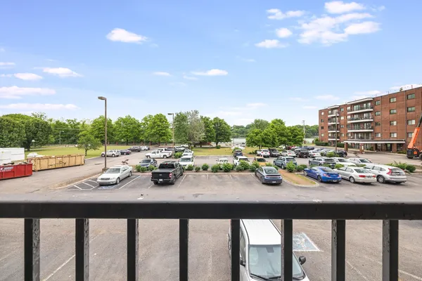 $259,900 | 200 Sanders Ferry Road, Unit 2210, Hendersonville, TN 37075