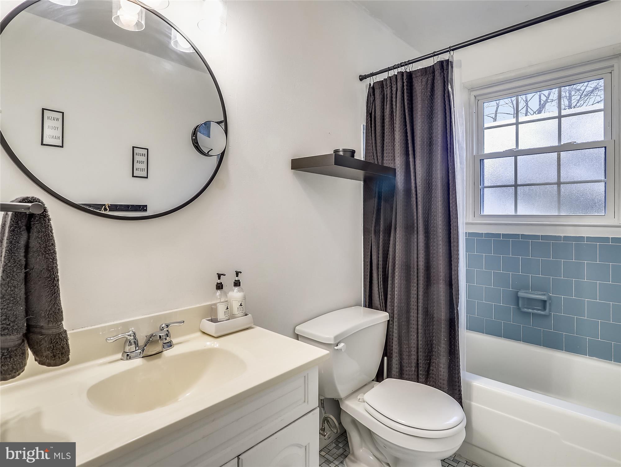 7838 East Shore Road Pasadena, MD 21122 - Photo 15 of 31 Upstairs full bath