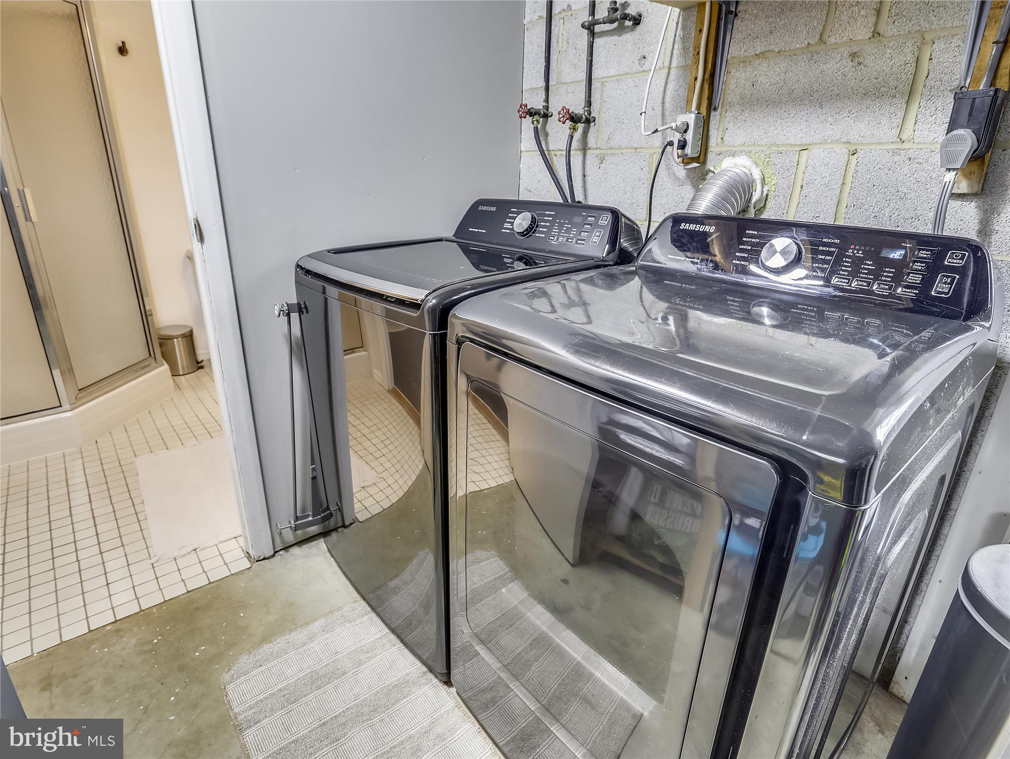7838 East Shore Road Pasadena, MD 21122 - Photo 26 of 31 Laundry room