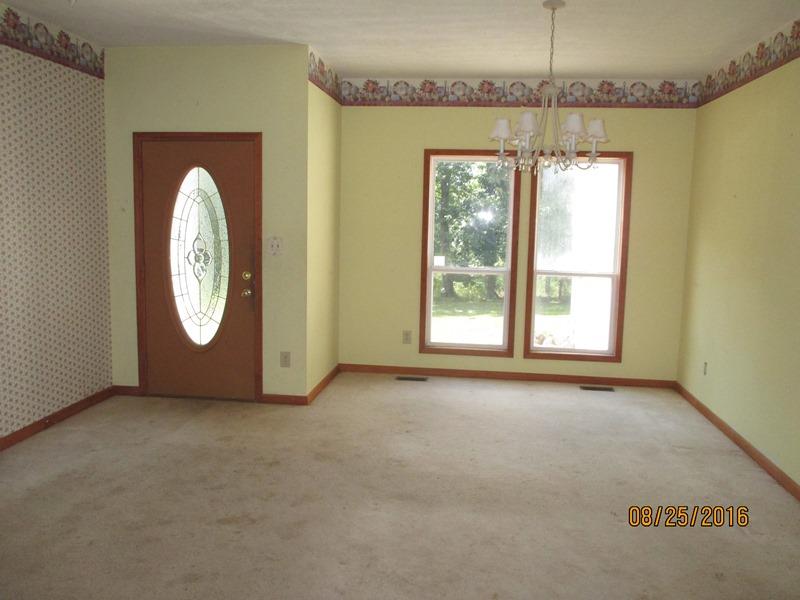 5101 Logan Road Cunningham, TN 37052 - Photo 3 of 8 a view of a livingroom with an entryway