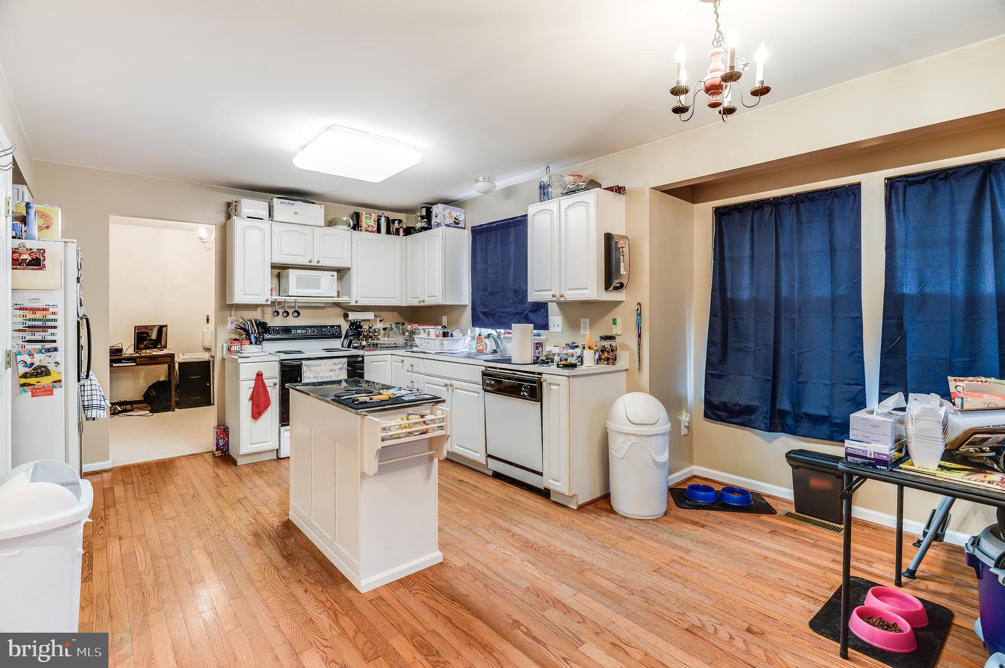 47 Church Road Owings Mills, MD 21117 - Photo 12 of 29 Large open kitchen with eat-in breakfast area