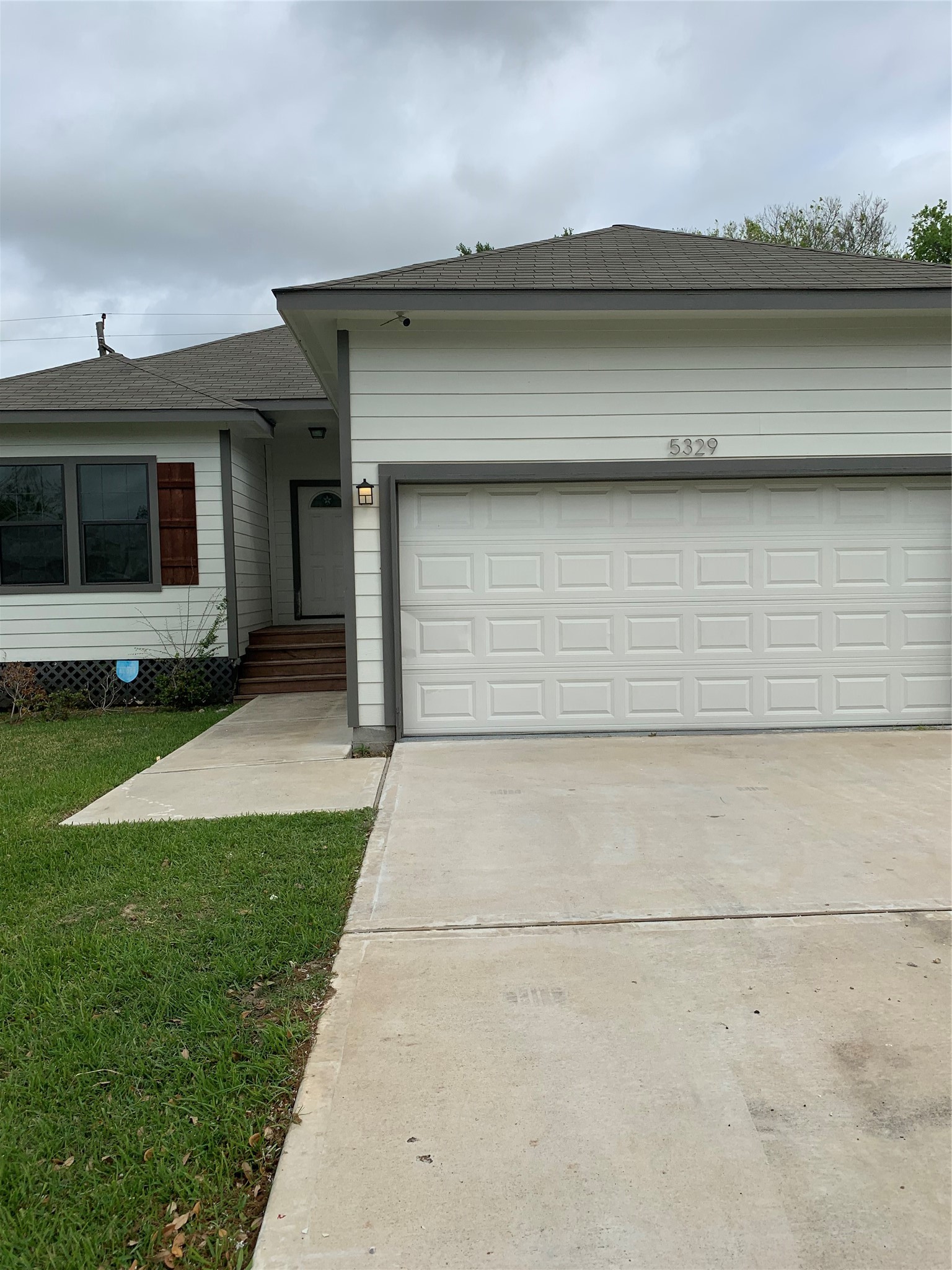 5329 Rue Street Houston, TX 77033 - Photo 2 of 14