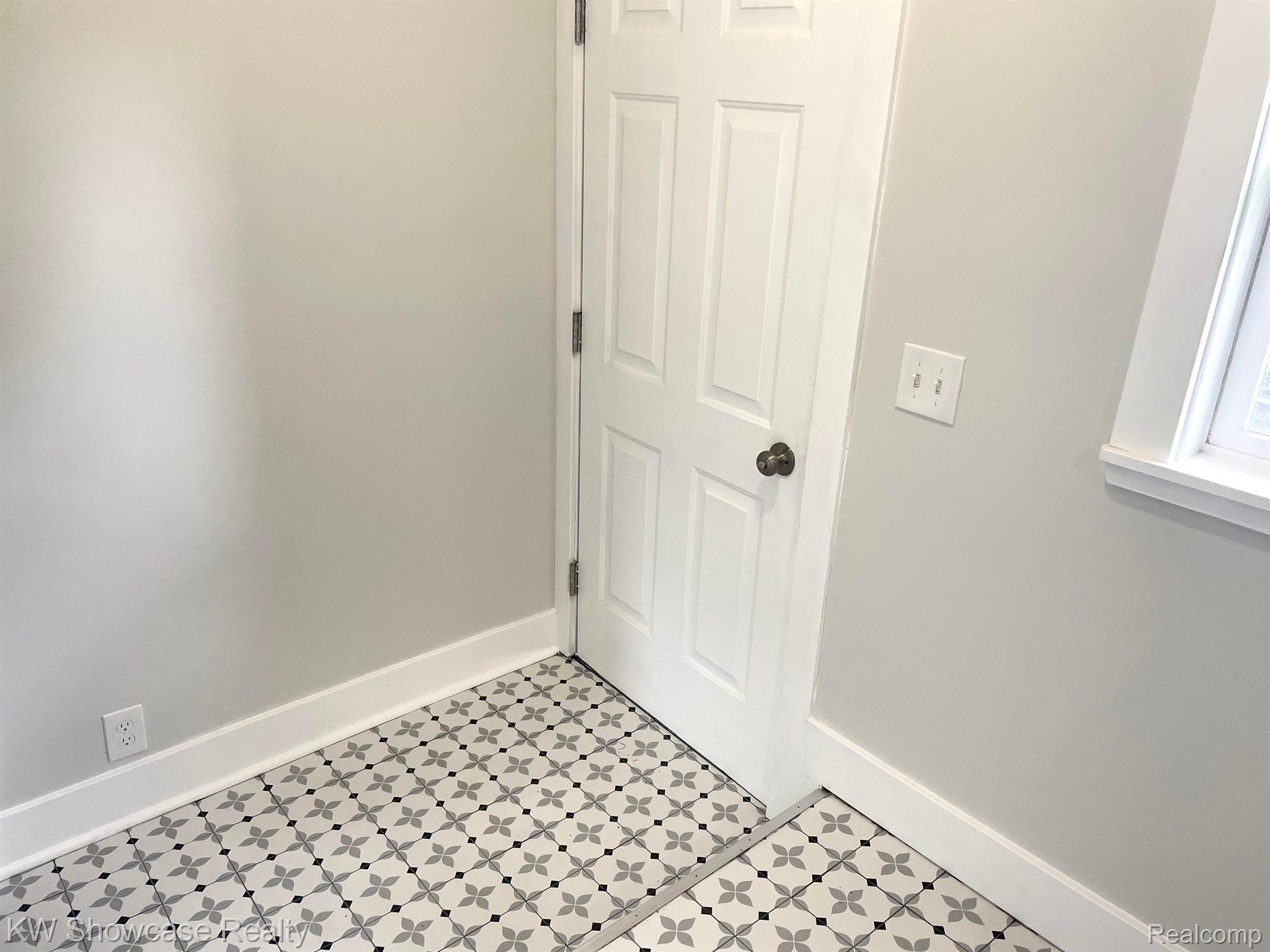 151 East Ruggles Highland, MI 48357 - Photo 29 of 36 Side entry