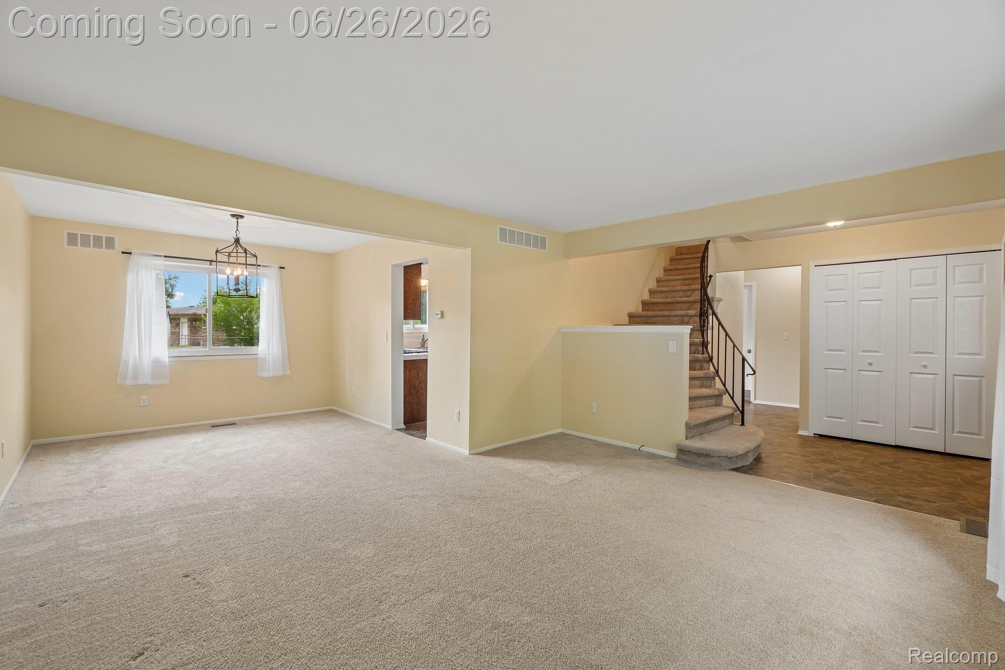 19-web-or-mls-Wedgewood Rd-S2206-019.jpg