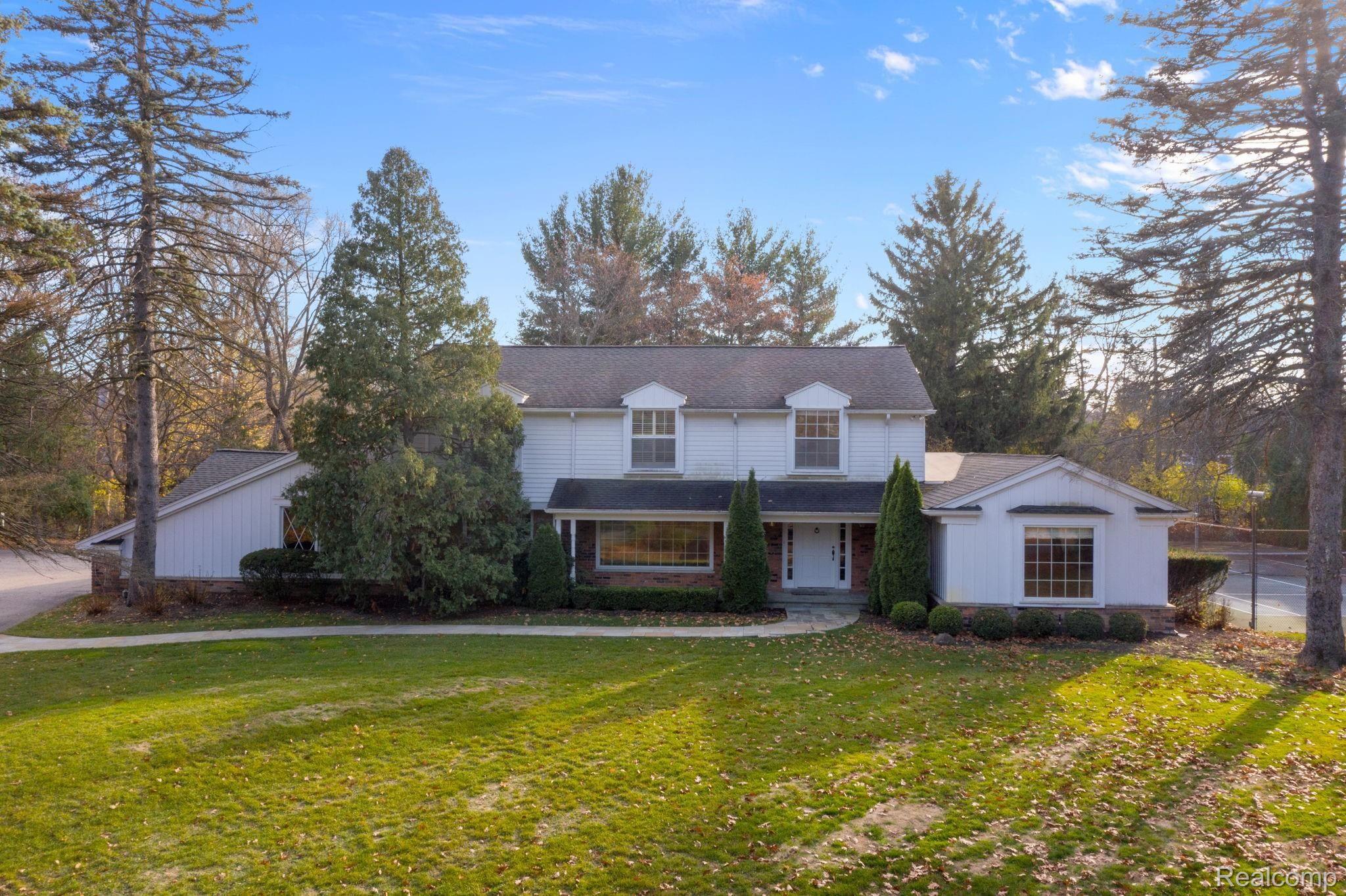 26475 Woodlore Road Franklin, MI 48025 - Photo 1 of 31 67-web-or-mls-DJI_0890.jpg