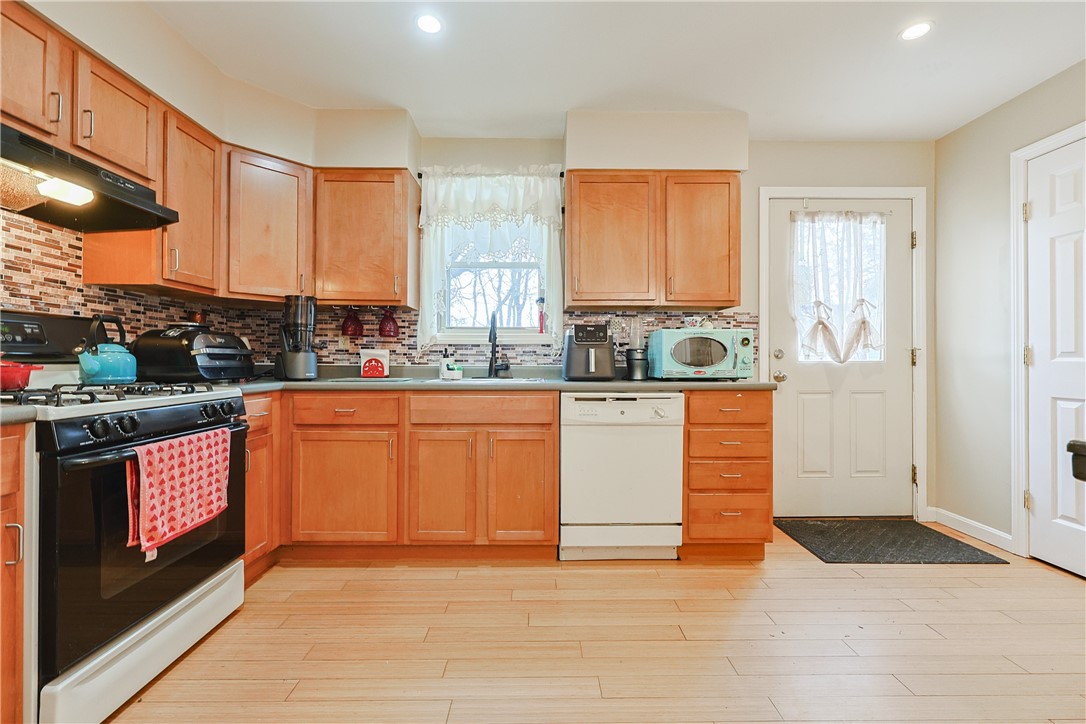 88 Barton Street Pawtucket, RI 02860 - Photo 41 of 49