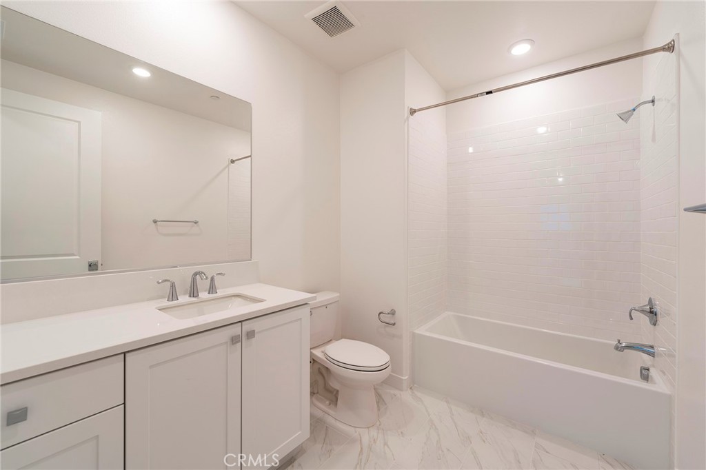 121 Baluster Irvine, CA 92618 - Photo 16 of 41 Main floor full bath