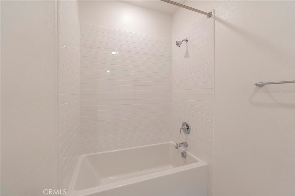 121 Baluster Irvine, CA 92618 - Photo 17 of 41 Main floor bathroom