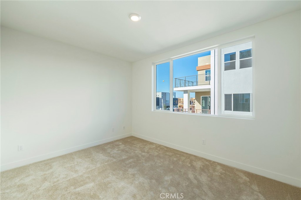 121 Baluster Irvine, CA 92618 - Photo 27 of 41 Secondary bedroom on uppper level