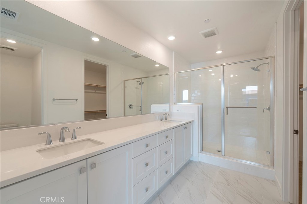 121 Baluster Irvine, CA 92618 - Photo 34 of 41 Main Bath