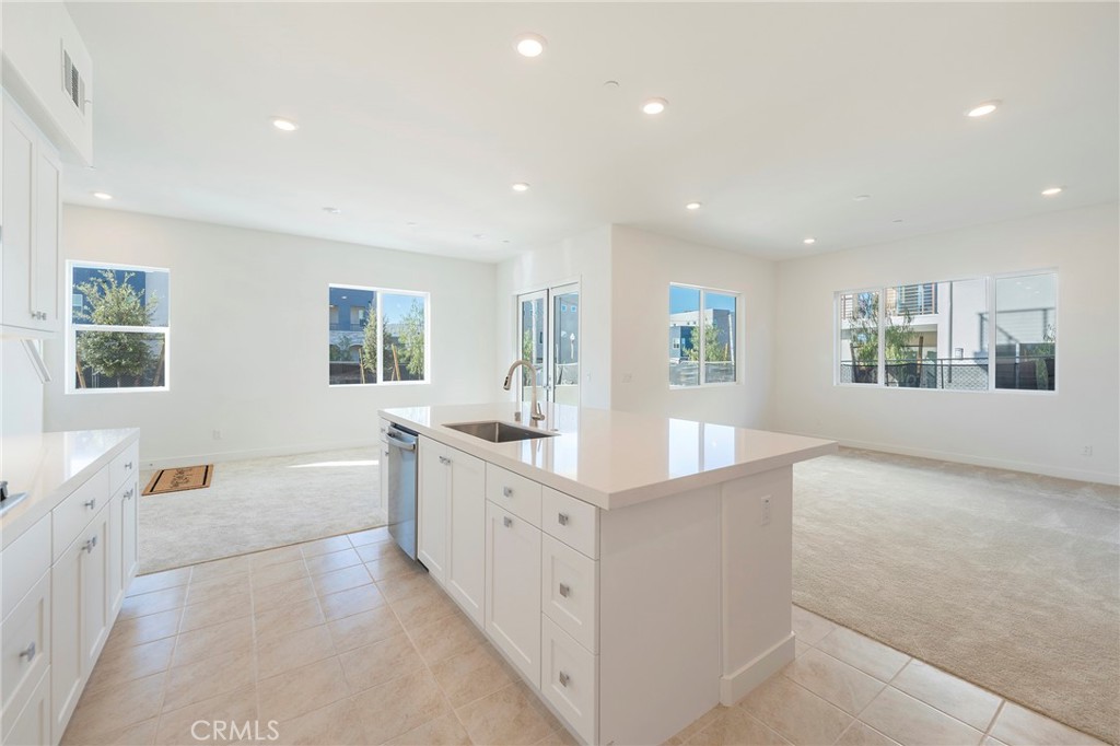 121 Baluster Irvine, CA 92618 - Photo 7 of 41 Kitchen