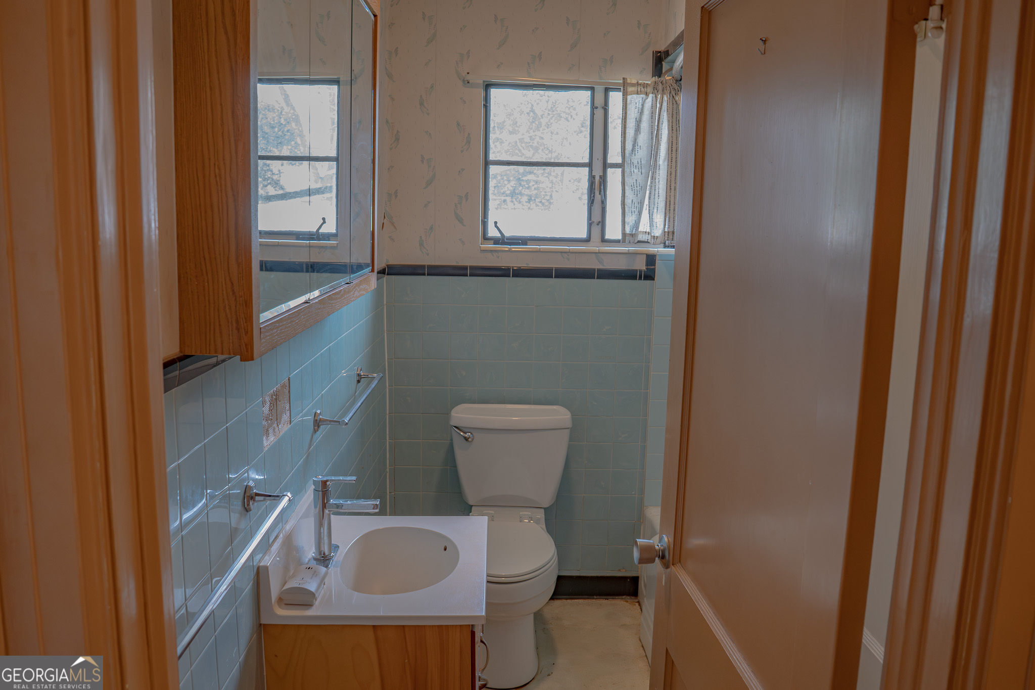 1615 Brunel Street Waycross, GA 31501 - Photo 16 of 28 a bathroom with a toilet a sink and a window