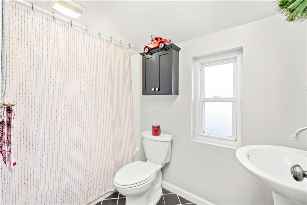 410 Edgewood Road Pittsburgh, PA 15221 - Photo 14 of 25 Gallery Image 14