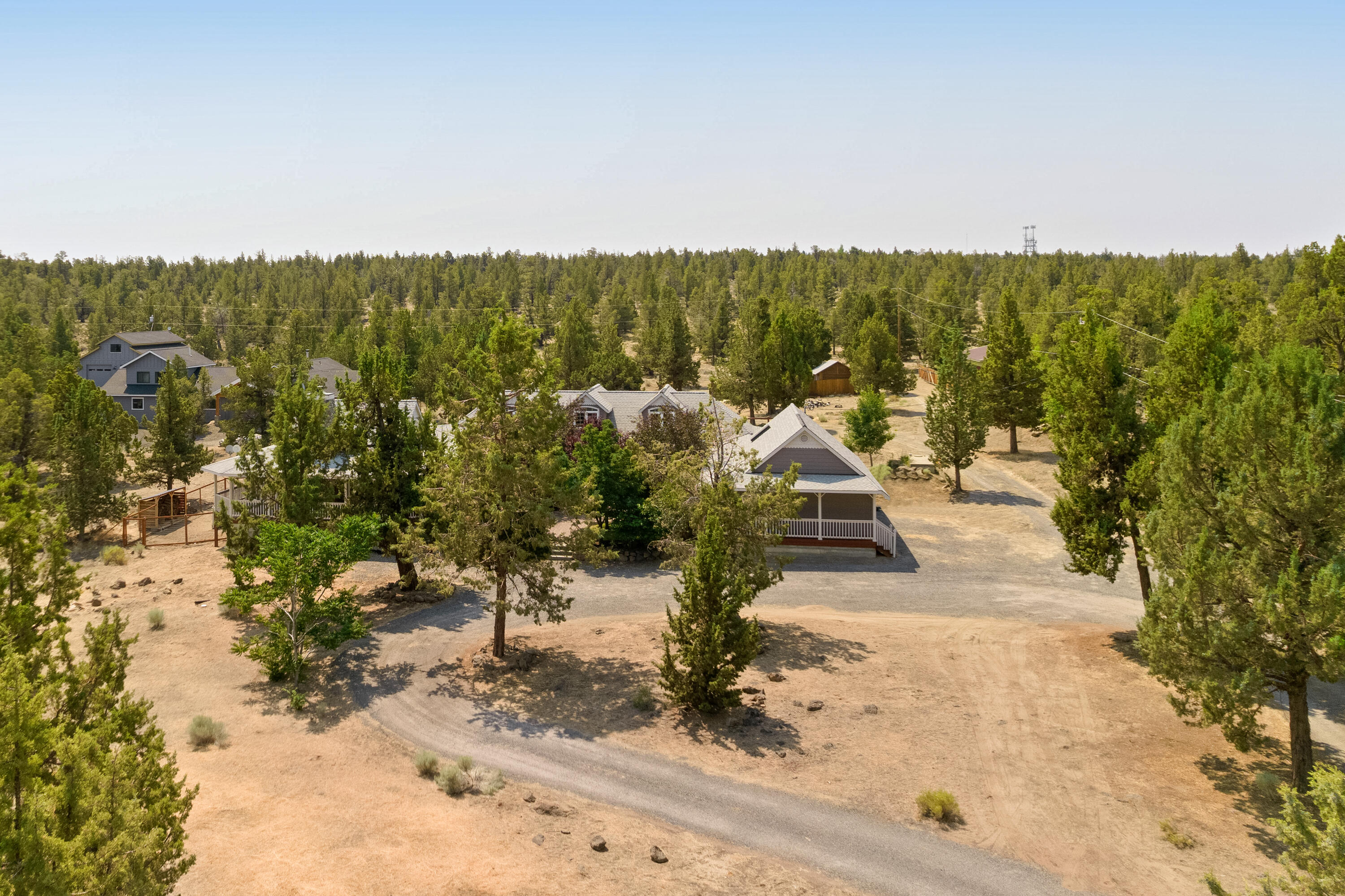 21017 Southwest Gift Road Bend, OR 97703 - Photo 14 of 51 Front Drive 1