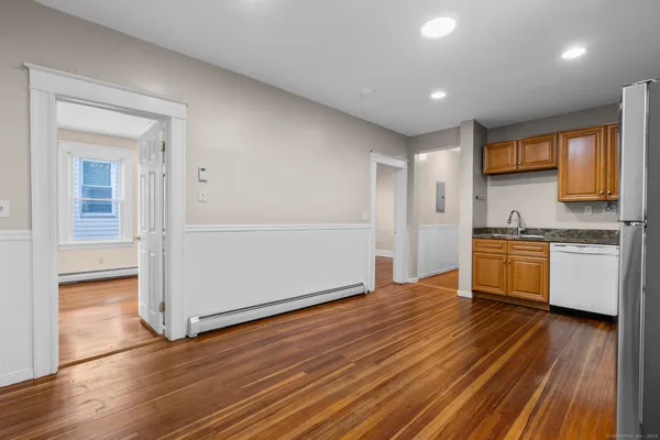 $1,600 | 329 Broad Street, Unit 2, New Britain, CT 06053